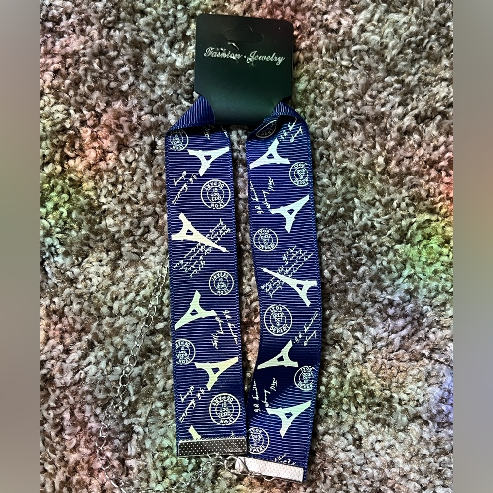 NWT Fashion Jewelry choker, blue Eiffel towers